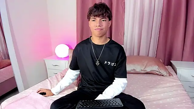 Snapshot of Honeymoon_sariel chatting on November 2025 08:40:02 PM Honeymoon sariel online show from November 2025 08:40:02 PM