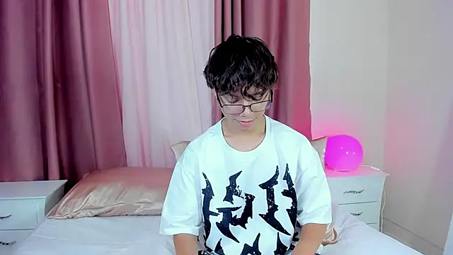 Snapshot of Honeymoon_sariel chatting on December 2025 01:37:02 PM Honeymoon sariel online show from December 2025 01:37:02 PM