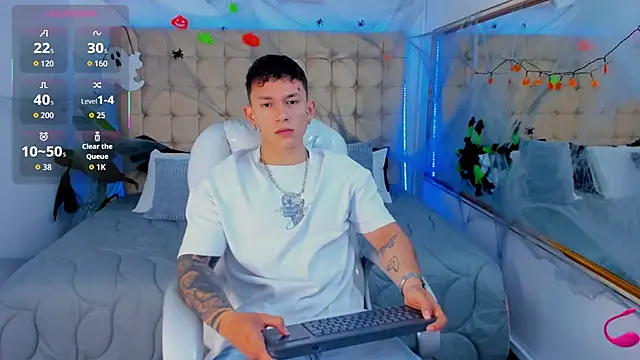 Snapshot of Thomas_moon chatting on October 2025 01:39:01 PM Thomas moon online show from October 2025 01:39:01 PM