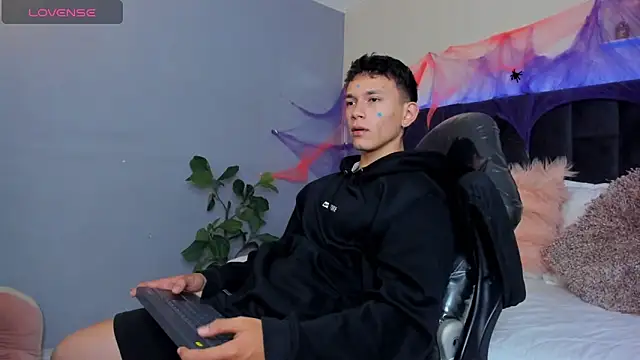 Snapshot of Thomas_moon chatting on October 2025 01:23:04 PM Thomas moon online show from October 2025 01:23:04 PM