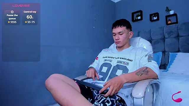 Snapshot of Thomas_moon chatting on November 2025 10:21:01 AM Thomas moon online show from November 2025 10:21:01 AM