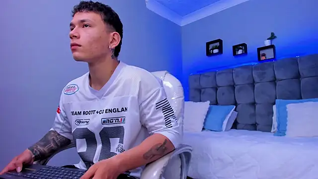 Snapshot of Thomas_moon chatting on November 2025 12:28:02 PM Thomas moon online show from November 2025 12:28:02 PM