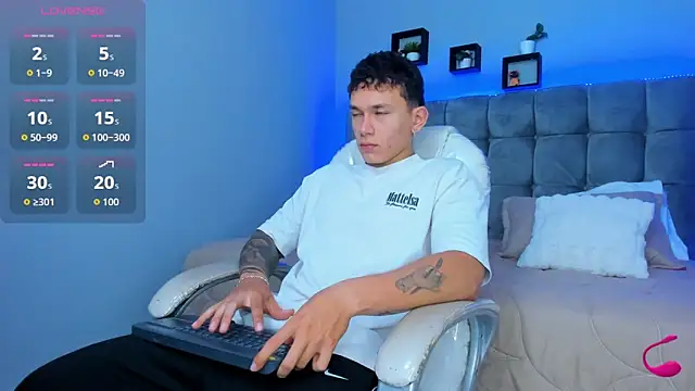 Snapshot of Thomas_moon chatting on December 2025 12:31:02 PM Thomas moon online show from December 2025 12:31:02 PM