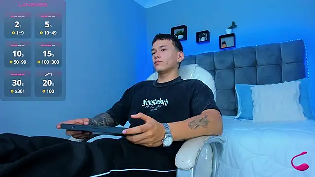 Thomas moon online show from December 2025 11:17:01 AM