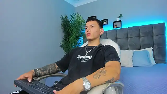 Thomas moon online show from February 2026 01:44:01 PM