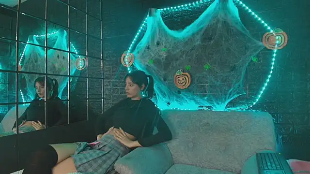 HellAndDante  online show from October 2025 10:25:02 PM