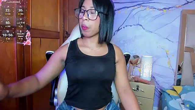 Elowen Clark online show from October 2025 07:46:02 PM