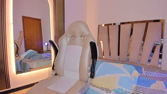 Elowen Clark online show from January 2026 08:11:02 PM