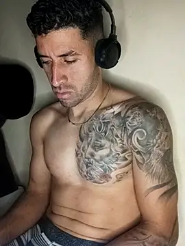 Snapshot of Alexsexygamer chatting on November 2025 12:33:01 AM Alexsexygamer online show from November 2025 12:33:01 AM