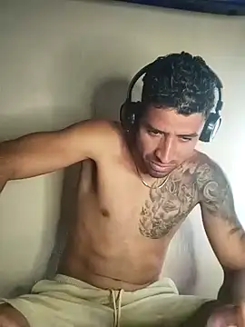 Snapshot of Alexsexygamer chatting on November 2025 06:17:01 PM Alexsexygamer online show from November 2025 06:17:01 PM