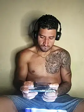 Snapshot of Alexsexygamer chatting on November 2025 01:16:02 AM Alexsexygamer online show from November 2025 01:16:02 AM