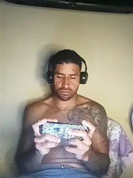 Snapshot of Alexsexygamer chatting on November 2025 02:56:02 AM Alexsexygamer online show from November 2025 02:56:02 AM