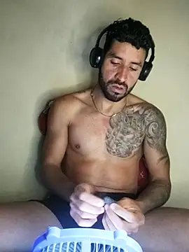 Snapshot of Alexsexygamer chatting on November 2025 01:05:01 AM Alexsexygamer online show from November 2025 01:05:01 AM