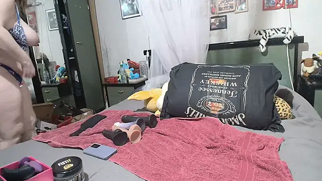 Lilirose-63 online show from October 2025 05:42:02 AM