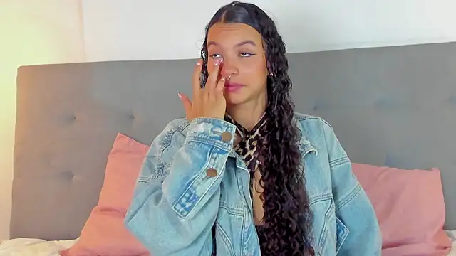 Snapshot of Luna_Claire chatting on November 2025 11:32:01 AM Luna Claire online show from November 2025 11:32:01 AM