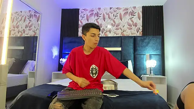 NickandAbby  online show from January 2026 07:11:01 PM