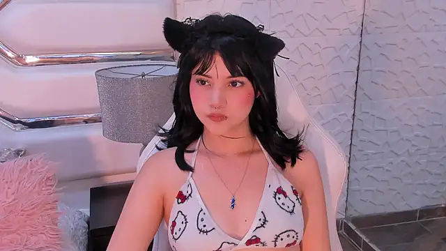 Snapshot of TatiLee chatting on November 2025 06:30:01 PM TatiLee online show from November 2025 06:30:01 PM