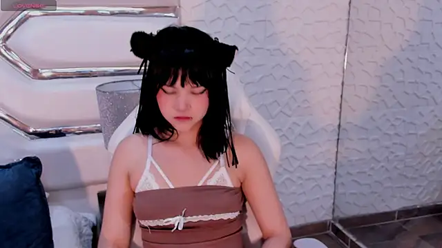 Snapshot of TatiLee chatting on November 2025 06:50:01 PM TatiLee online show from November 2025 06:50:01 PM