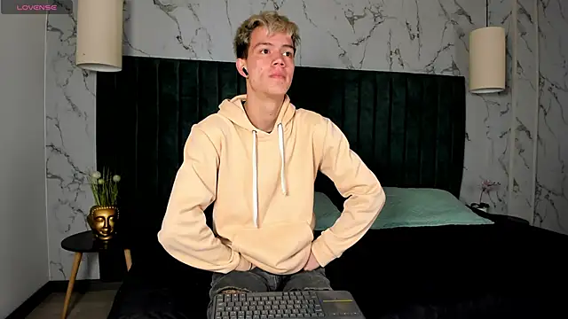 Snapshot of nicktorn chatting on November 2025 12:07:01 PM nicktorn online show from November 2025 12:07:01 PM