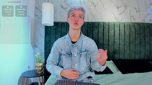 Snapshot of nicktorn chatting on December 2025 12:31:02 PM nicktorn online show from December 2025 12:31:02 PM