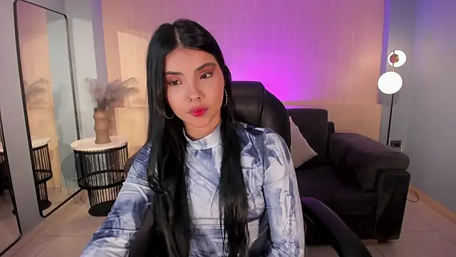 MiaLaurence online show from October 2025 07:30:02 PM