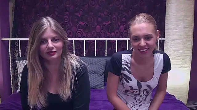 Snapshot of BlondeWitches chatting on December 2024 01:04:02 AM BlondeWitches online show from December 2024 01:04:02 AM