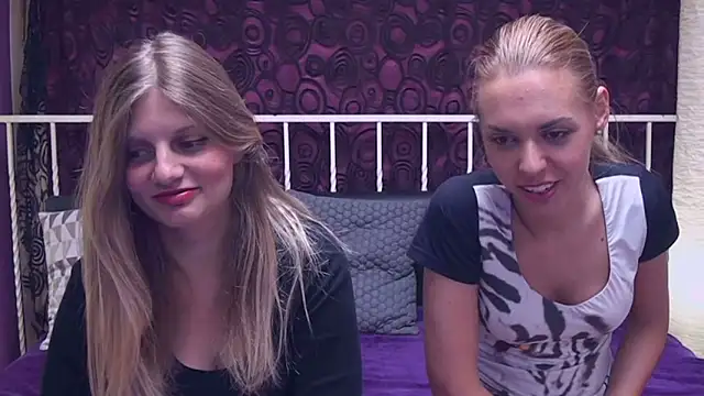 Snapshot of BlondeWitches chatting on September 2025 10:46:01 PM BlondeWitches online show from September 2025 10:46:01 PM
