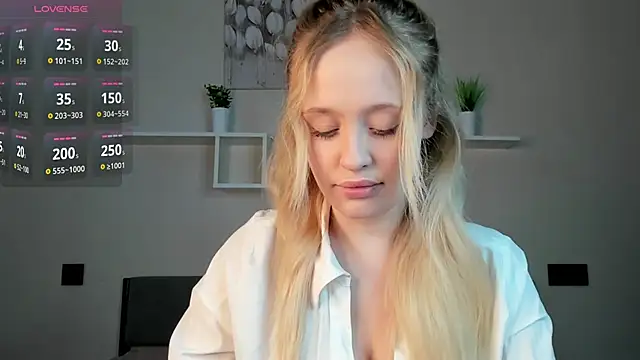 Julliakoill online show from November 2025 08:36:02 AM