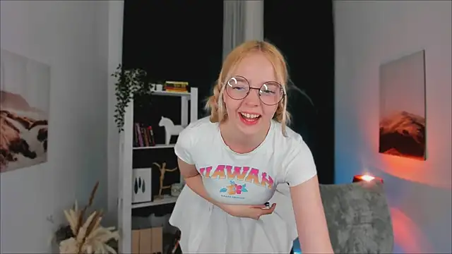 Snapshot of BellaMontgomery chatting on September 2025 09:48:01 PM BellaMontgomery online show from September 2025 09:48:01 PM