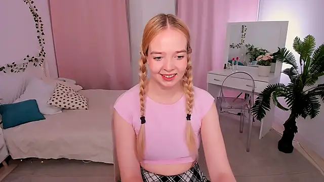 Snapshot of BellaMontgomery chatting on October 2025 09:25:02 PM BellaMontgomery online show from October 2025 09:25:02 PM