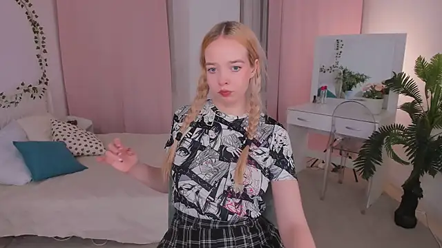 Snapshot of BellaMontgomery chatting on October 2025 09:24:01 PM BellaMontgomery online show from October 2025 09:24:01 PM