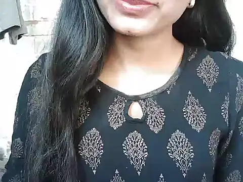 ROSE GOLDE online show from October 2025 04:18:02 AM