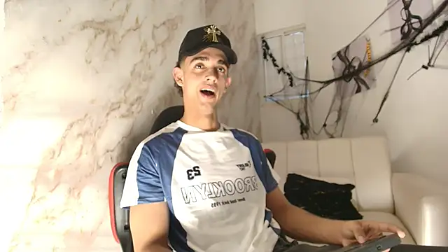 Snapshot of nathan_shimmer chatting on November 2025 09:06:02 PM nathan shimmer online show from November 2025 09:06:02 PM