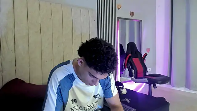 Snapshot of nathan_shimmer chatting on November 2025 08:44:01 PM nathan shimmer online show from November 2025 08:44:01 PM