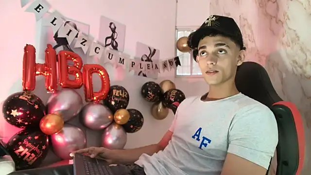 Snapshot of nathan_shimmer chatting on November 2025 02:54:01 PM nathan shimmer online show from November 2025 02:54:01 PM