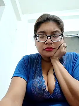 Snapshot of Elie_couple143 chatting on November 2025 06:52:02 PM Elie couple143 online show from November 2025 06:52:02 PM