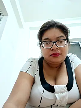 Snapshot of Elie_couple143 chatting on December 2025 08:03:01 PM Elie couple143 online show from December 2025 08:03:01 PM