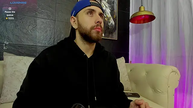 Maximo Wolff online show from November 2025 09:24:01 PM