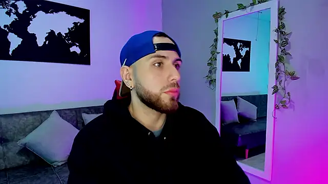 Maximo Wolff online show from November 2025 07:38:01 PM