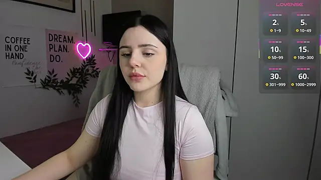 Snapshot of LiaWoow chatting on November 2025 07:46:02 AM LiaWoow online show from November 2025 07:46:02 AM