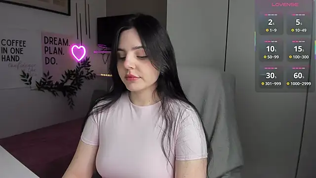 Snapshot of LiaWoow chatting on November 2025 02:27:02 PM LiaWoow online show from November 2025 02:27:02 PM