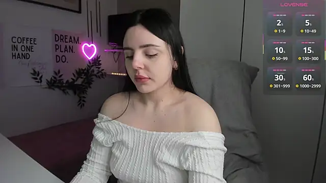 Snapshot of LiaWoow chatting on November 2025 08:47:02 AM LiaWoow online show from November 2025 08:47:02 AM