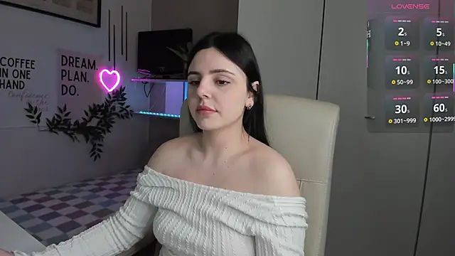 Snapshot of LiaWoow chatting on November 2025 07:41:02 AM LiaWoow online show from November 2025 07:41:02 AM