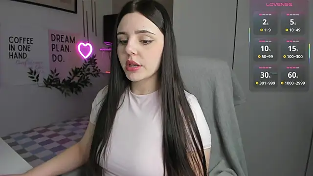 Snapshot of LiaWoow chatting on December 2025 02:44:02 PM LiaWoow online show from December 2025 02:44:02 PM