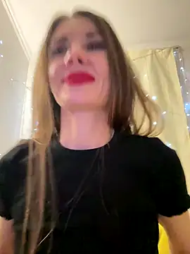 Snapshot of LucieMack chatting on December 2025 07:19:02 PM LucieMack online show from December 2025 07:19:02 PM