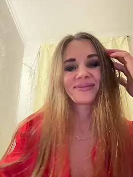 Snapshot of LucieMack chatting on December 2025 10:17:02 PM LucieMack online show from December 2025 10:17:02 PM