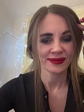 Snapshot of LucieMack chatting on December 2025 09:00:01 PM LucieMack online show from December 2025 09:00:01 PM