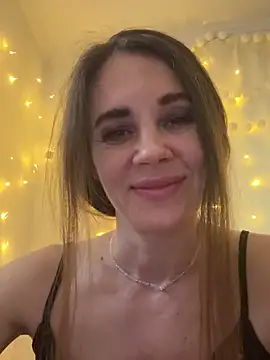 Snapshot of LucieMack chatting on February 2026 02:11:02 PM LucieMack online show from February 2026 02:11:02 PM