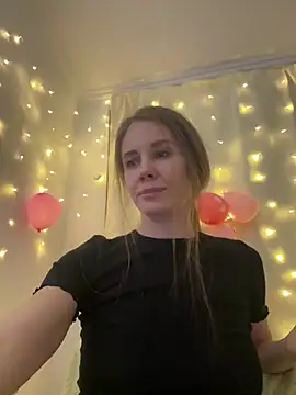 Snapshot of LucieMack chatting on February 2026 04:25:01 PM LucieMack online show from February 2026 04:25:01 PM