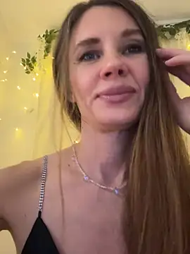 Snapshot of LucieMack chatting on February 2026 05:13:02 PM LucieMack online show from February 2026 05:13:02 PM